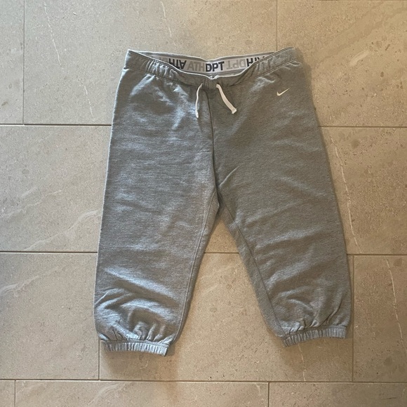 Nike Sweatpants Jogger Capri NWOT Grey Medium - Picture 1 of 4